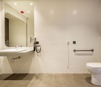 Quarto acessível Hotel ILUNION San Mamés Bilbao Quarto acessível Hotel ILUNION San Mamés Bilbao