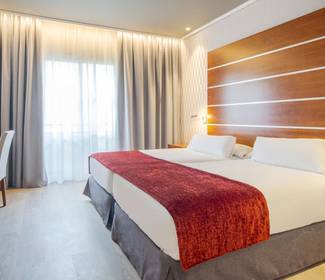 Quarto duplo premium Hotel ILUNION Alcora Sevilla Sevilha