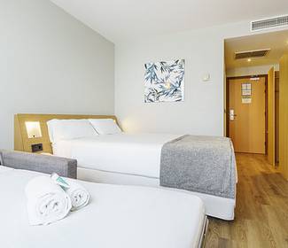 Quarto triplo Hotel ILUNION Valencia 4