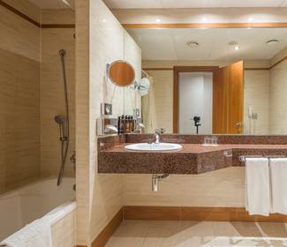 Quarto triplo Hotel ILUNION Les Corts – Spa Barcelona Quarto triplo Hotel ILUNION Les Corts – Spa Barcelona