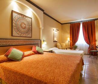 Quarto triplo Hotel ILUNION Mérida Palace