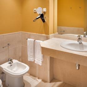 Banheiro Hotel ILUNION Fuengirola Banheiro Hotel ILUNION Fuengirola