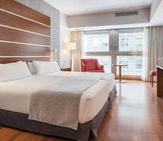 Quarto adaptado Hotel ILUNION Málaga Quarto adaptado Hotel ILUNION Málaga