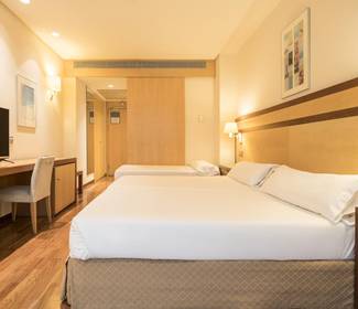 Quarto duplo com cama extra hotel ilunion pío xii madrid Quarto duplo com cama extra hotel ilunion pío xii madrid