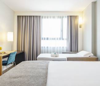 Quarto familiar Hotel ILUNION Valencia 4
