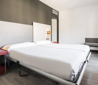 Quarto acessível Hotel ILUNION Romareda Saragoça Quarto acessível Hotel ILUNION Romareda Saragoça