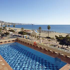 Piscina externa Hotel ILUNION Fuengirola Piscina externa Hotel ILUNION Fuengirola