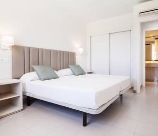 Quartos com varanda Hotel ILUNION Menorca Cala Galdana Quartos com varanda Hotel ILUNION Menorca Cala Galdana