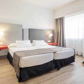 Quarto duplo Hotel ILUNION Romareda Saragoça Quarto duplo Hotel ILUNION Romareda Saragoça