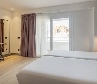 Quarto acessível Hotel ILUNION Romareda Saragoça Quarto acessível Hotel ILUNION Romareda Saragoça