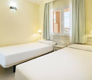 Cuarto acessível aparthotel ilunion sancti petri cádiz Cuarto acessível aparthotel ilunion sancti petri cádiz