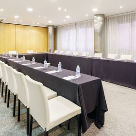 Sala de reuniões Hotel ILUNION Bilbao Sala de reuniões Hotel ILUNION Bilbao