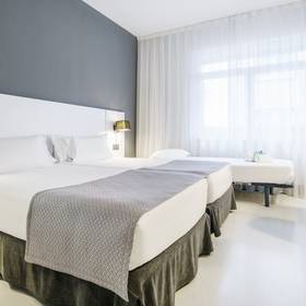 Quarto triplo Hotel ILUNION Bilbao Quarto triplo Hotel ILUNION Bilbao