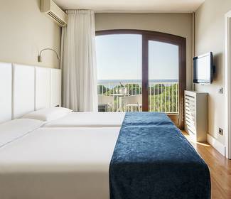 Quarto duplo com vista para o mar no andar de cima Hotel ILUNION Caleta Park S'Agaró