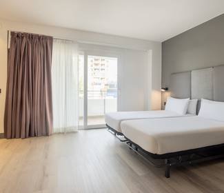 Quarto acessível Hotel ILUNION Romareda Saragoça Quarto acessível Hotel ILUNION Romareda Saragoça