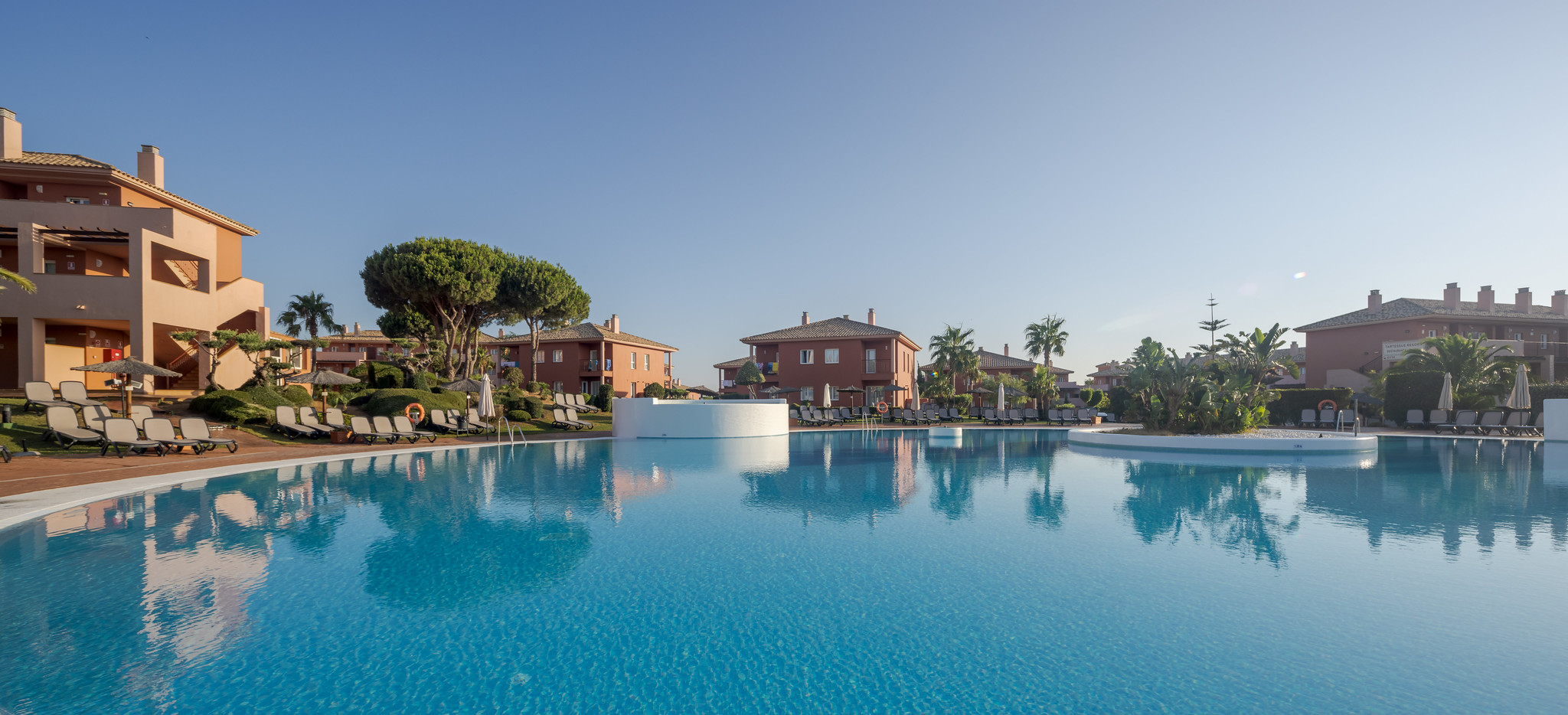 Piscina ILUNION  Sancti Petri