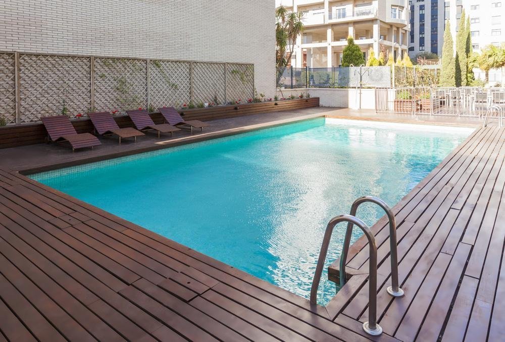 Terraço e piscina ilunion valencia 3 ILUNION Valencia 3