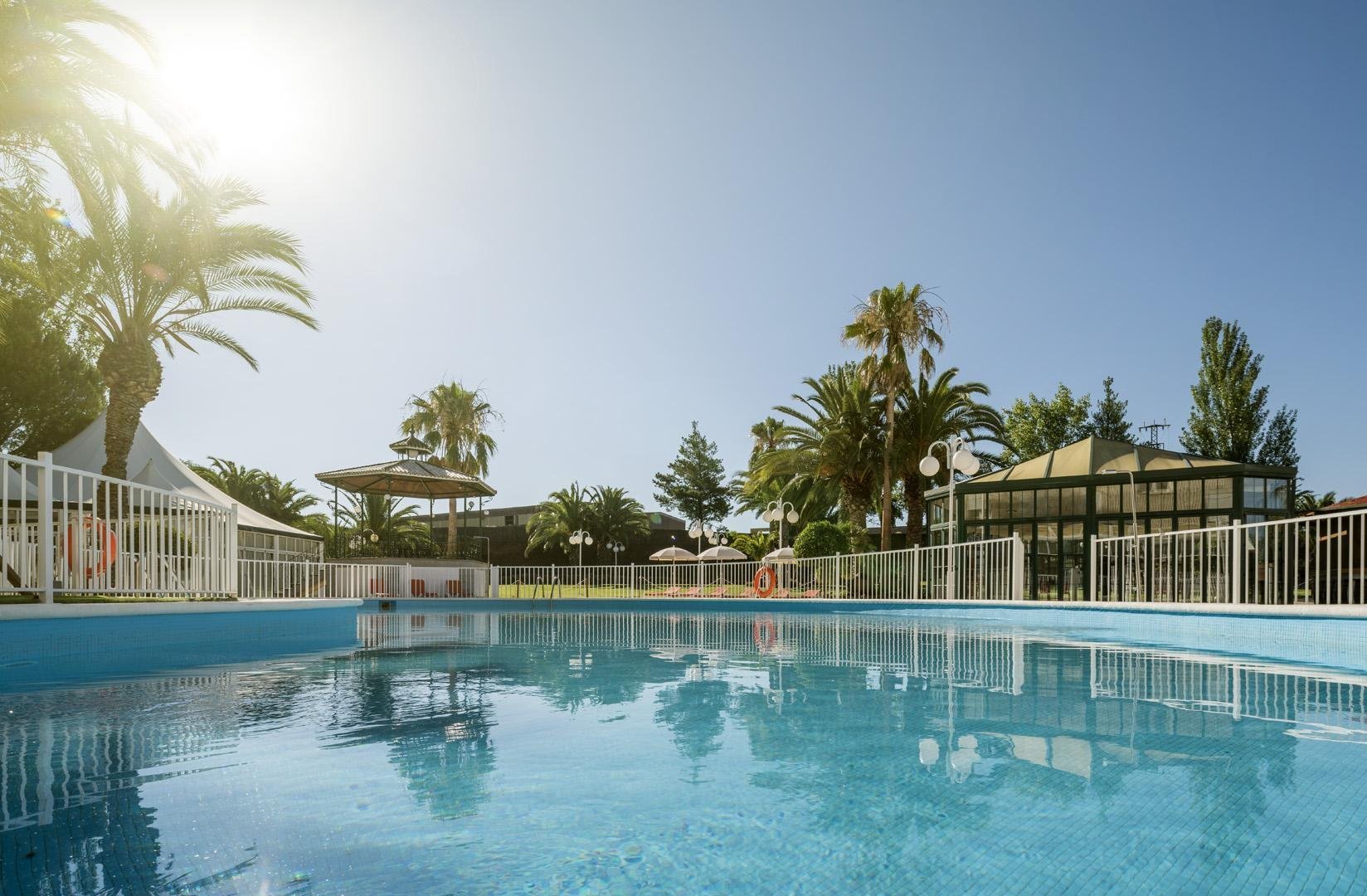 Piscina ilunion las lomas ILUNION Las Lomas